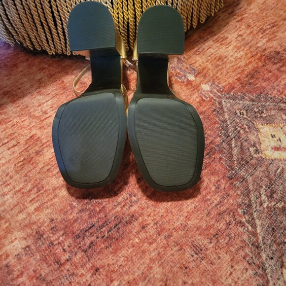 New INC Gold Platform Heels Size 8 - Picture 3 of 4